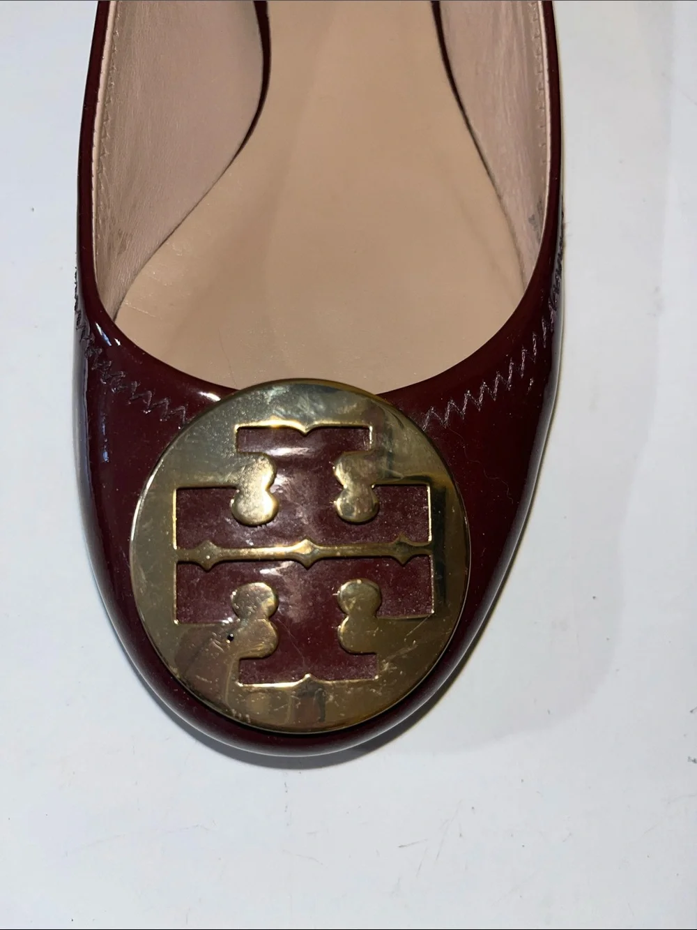 TORY BURCH BURGUNDY PATENT LEATHER LOGO BALLET FLATS SIZE 8.5